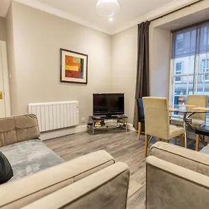 Apartment Two Bedroom Within Walking Distance To Centre, Edinburgh